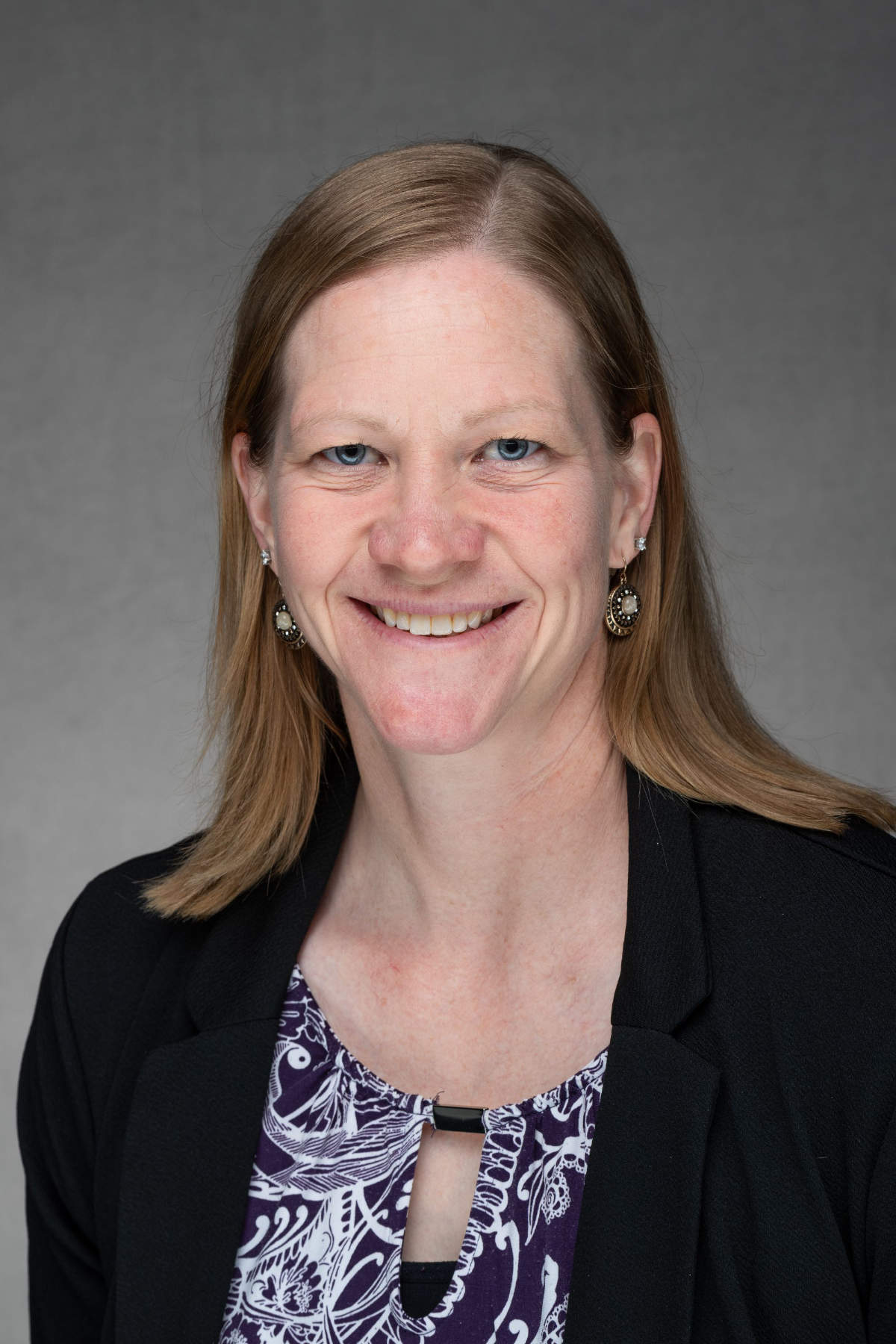 Leslie Kollmann, BS, AAS, CVT, CIC, Certified Veterinary Technician/Veterinary IPC, Minnesota Department of Health, St. Paul, Minnesota